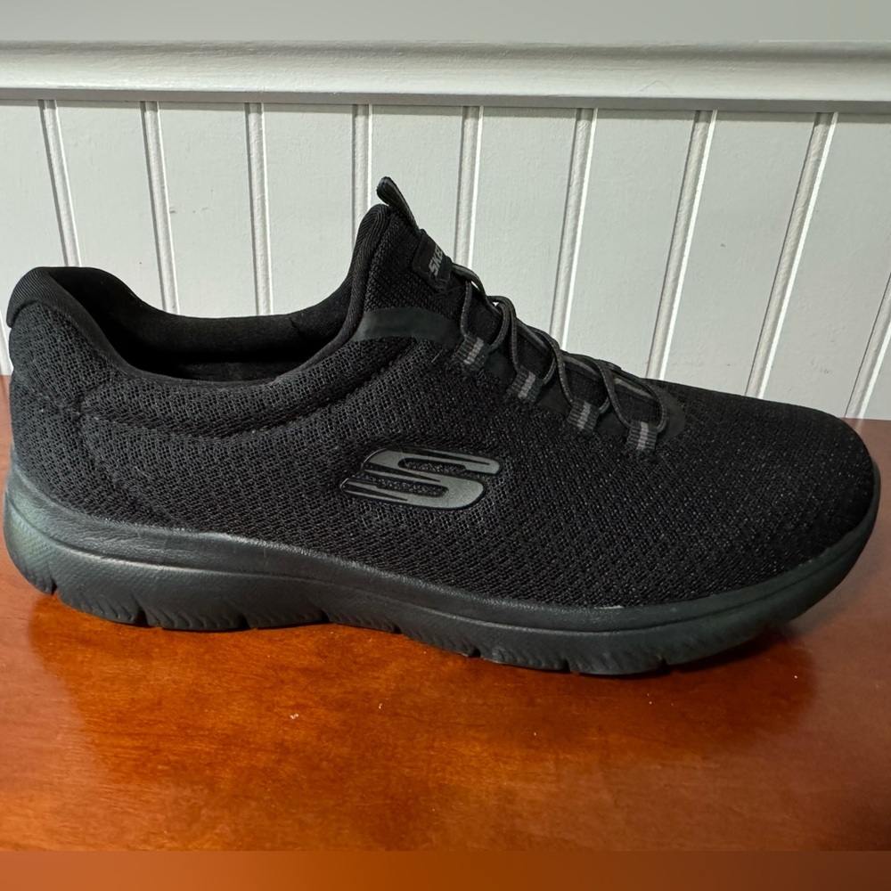 Skechers Size 9 Brand New Black Sneakers